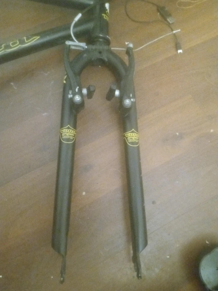 Horquilla MTB Kona Project Two 2 años 90 26 1 1/8 roscada 122 mm 415 mm negra Foto 2 de 2