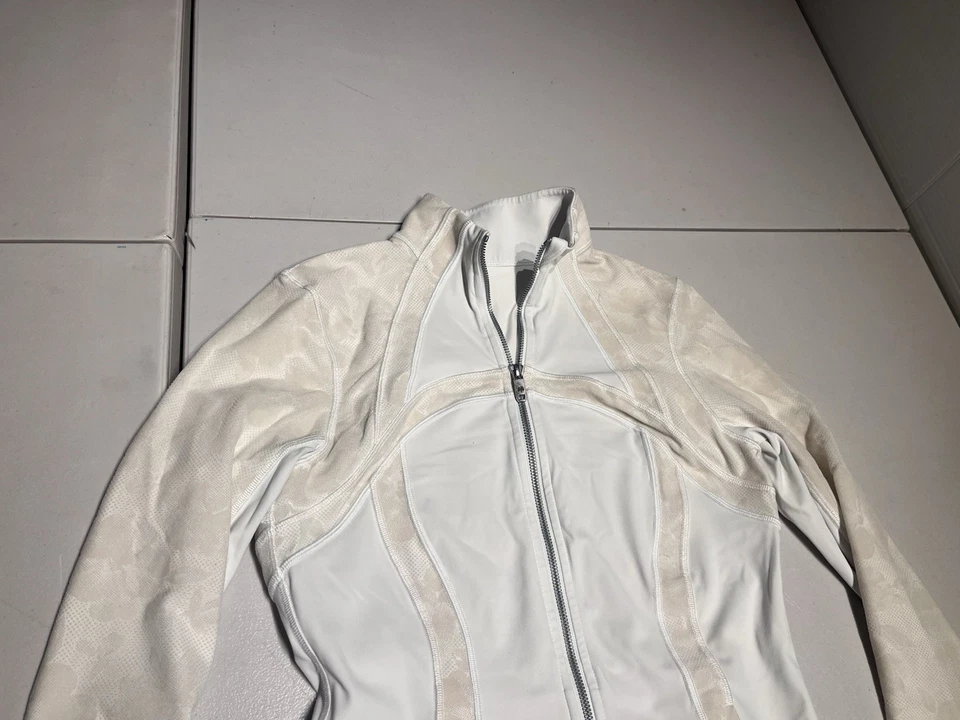 Lululemon Jacket Women's 8 Define Sweatshirt Flocked Velvet Floral White Cream - Image 2 of 4