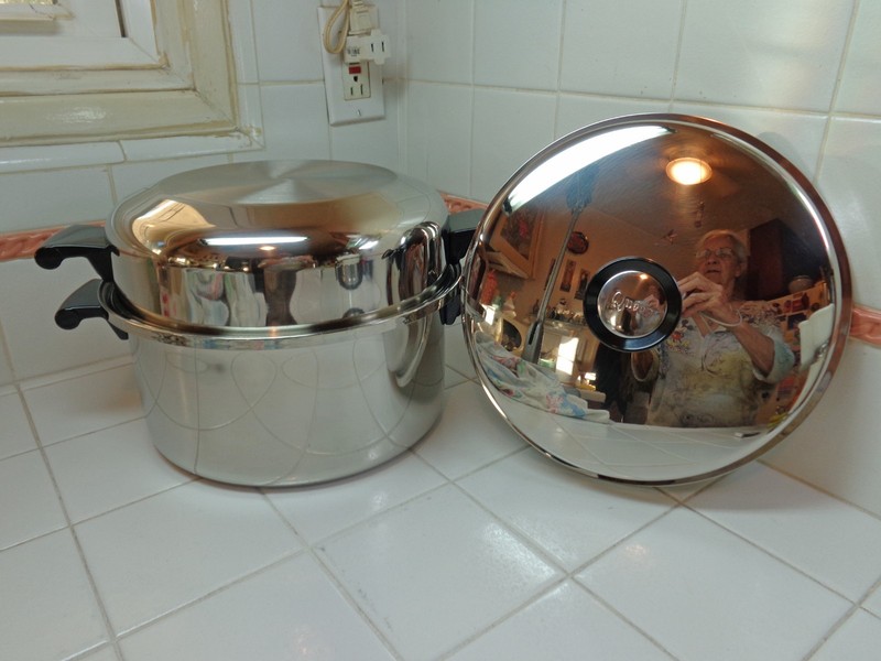 Amway Queen 5 Qt  Stock Pot Multi-Ply 18/8 Stainless Steel~Dome & Reg Lid~UNUSED