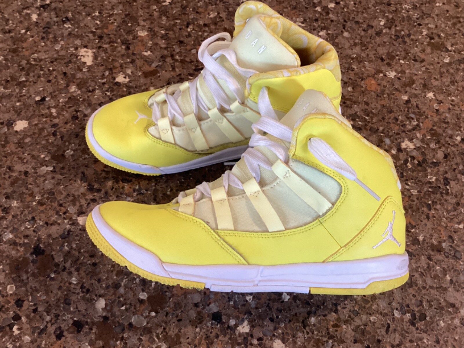 Nike Jordan Max Aura Dynamic Yellow 