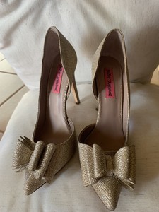 betsey johnson gold bow heels