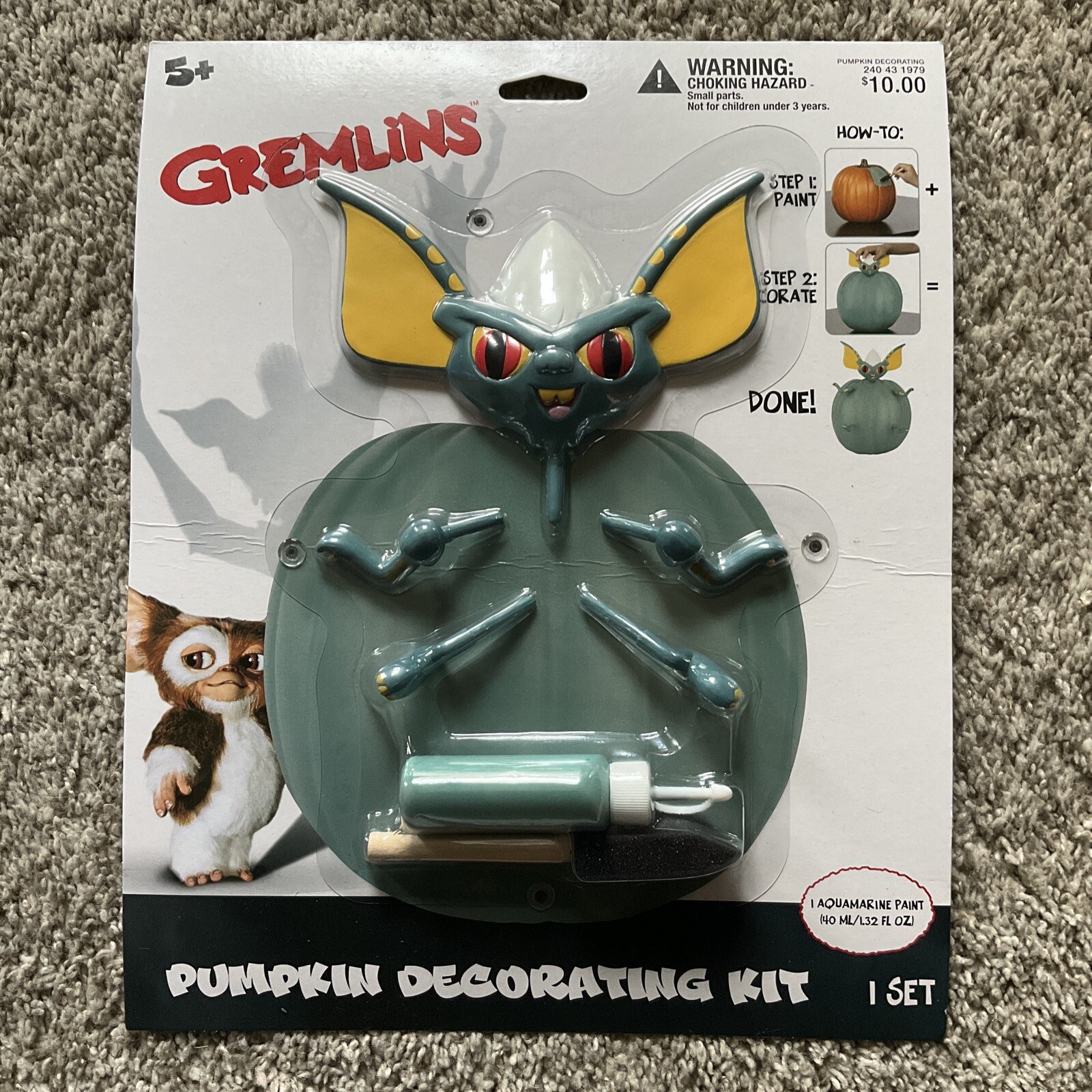 Gremlins Stripe Pumpkin Push In Pieces w/ Paint Halloween Pumpkin Decorating Kit