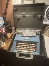 VTG Olivetti Studio 46 Suitcase Typewriter By M. Bellini Case Made In Spain