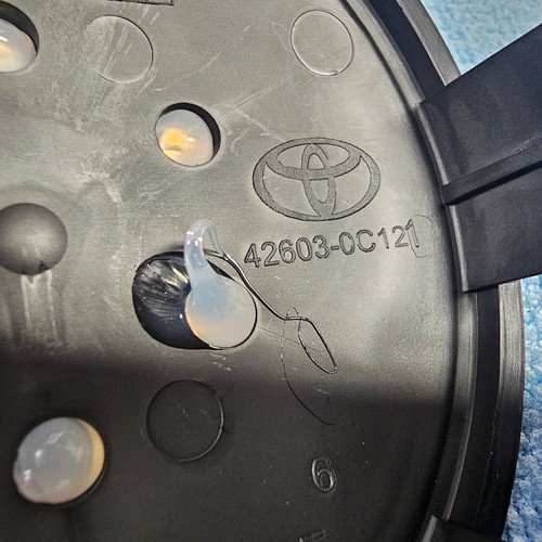 ONE SINGLE 2022-2025 Toyota Tundra 3 5/16" Wheel Rim Center Cap 42603-0C121 - Picture 2 of 3