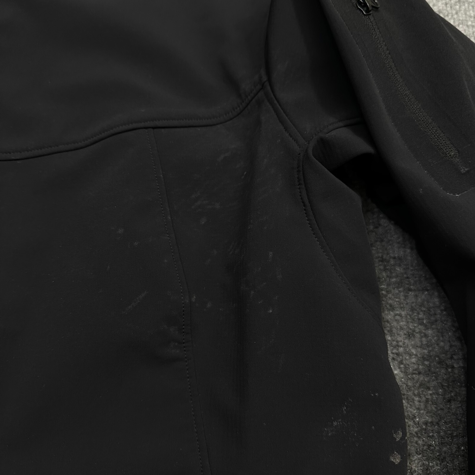 Giacca Arc'teryx Epsilon LT Soft Shell nera logo aziendale donna taglia M