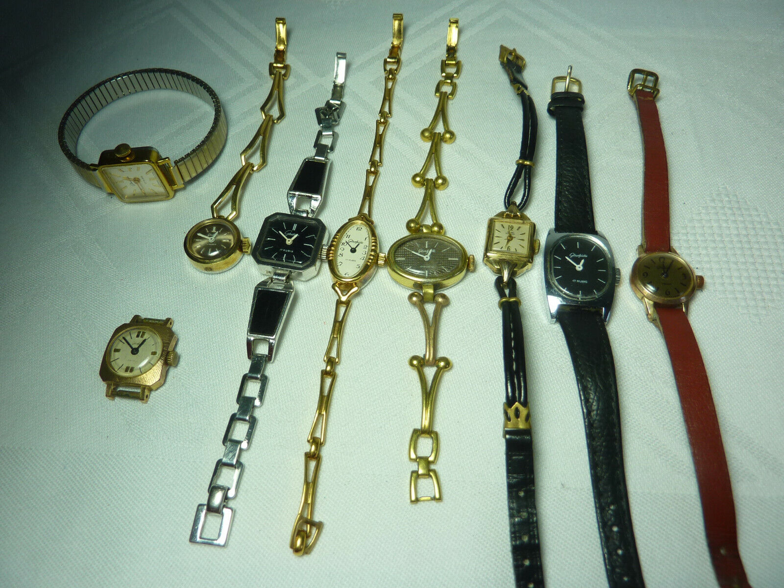 9 Stück DDR GUB Glashütte Damen Uhren, funktionstüchtig, Handaufzug, 17 Rubis