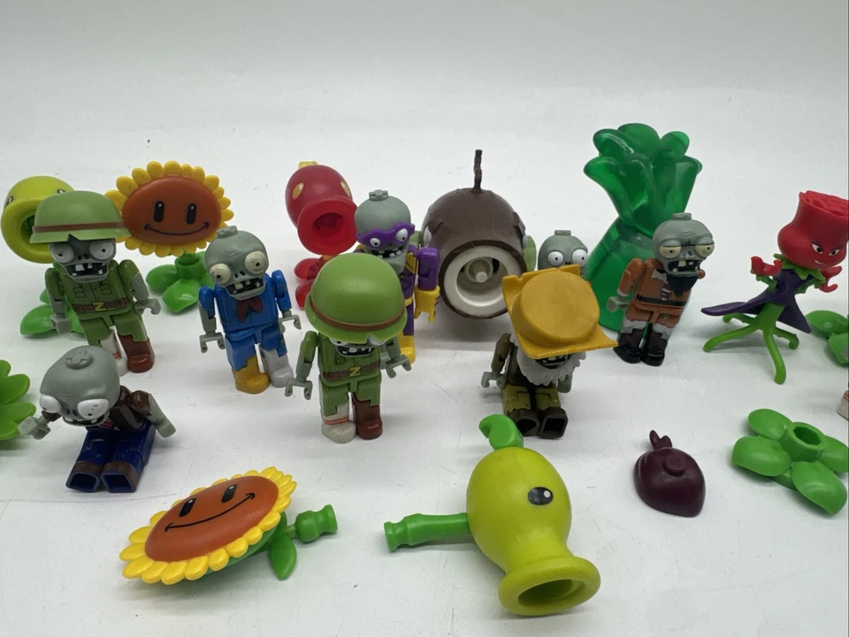Lot Of 20 And Accessories knex plants vs zombies Collectible Zombies - Image 3 of 4