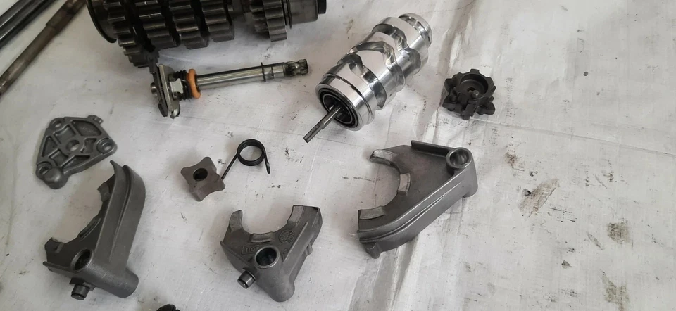 (35) BMW F 800 R K73 Getriebe, Getriebewelle, Zahnrad, Schaltgabeln, Schaltwalze - Bild 4 von 4