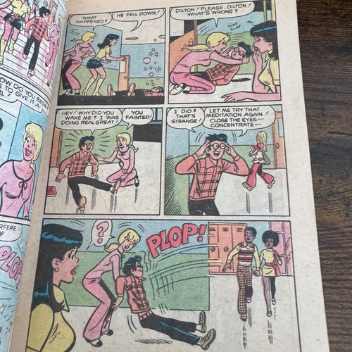 Lot of 4 Vintage Archie Comics Digest Paperback Books Book Number 1 Is Included - Picture 9 of 17
