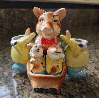 Vtg Anthropomorphic Papa Pig Babies Salt & Pepper Shakers Oil/Vinegar Condiment