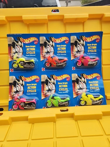 RARE VINTAGE LOT OF 6 1993 MATTEL HOT WHEELS NEON BRIGHT ACTION CYCLES ARCOTOYS