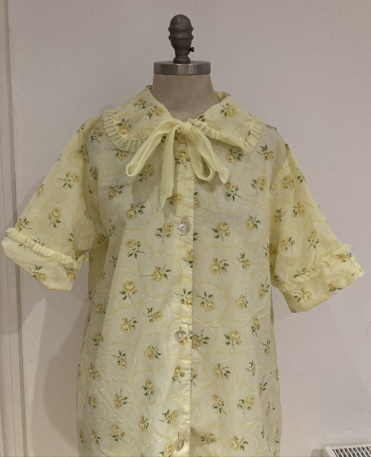 1960s/70s Nightgown/Negligee/Housecoat, Lemon Floral Print 2