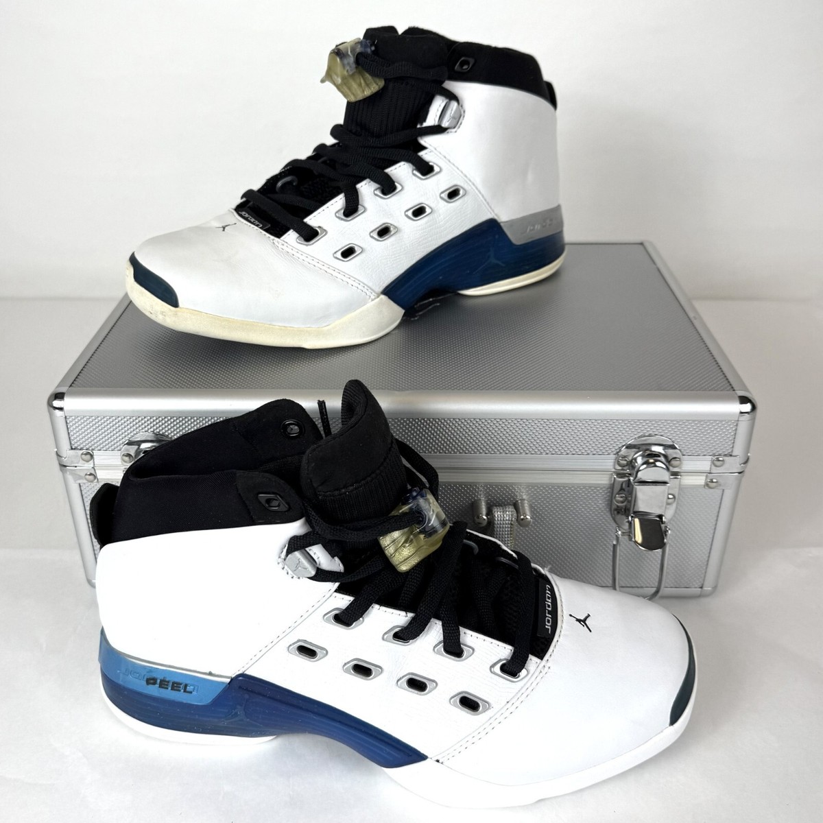 Size 9 Air Jordan 17 XVII OG College Blue Wizards Home 2002 w/Case