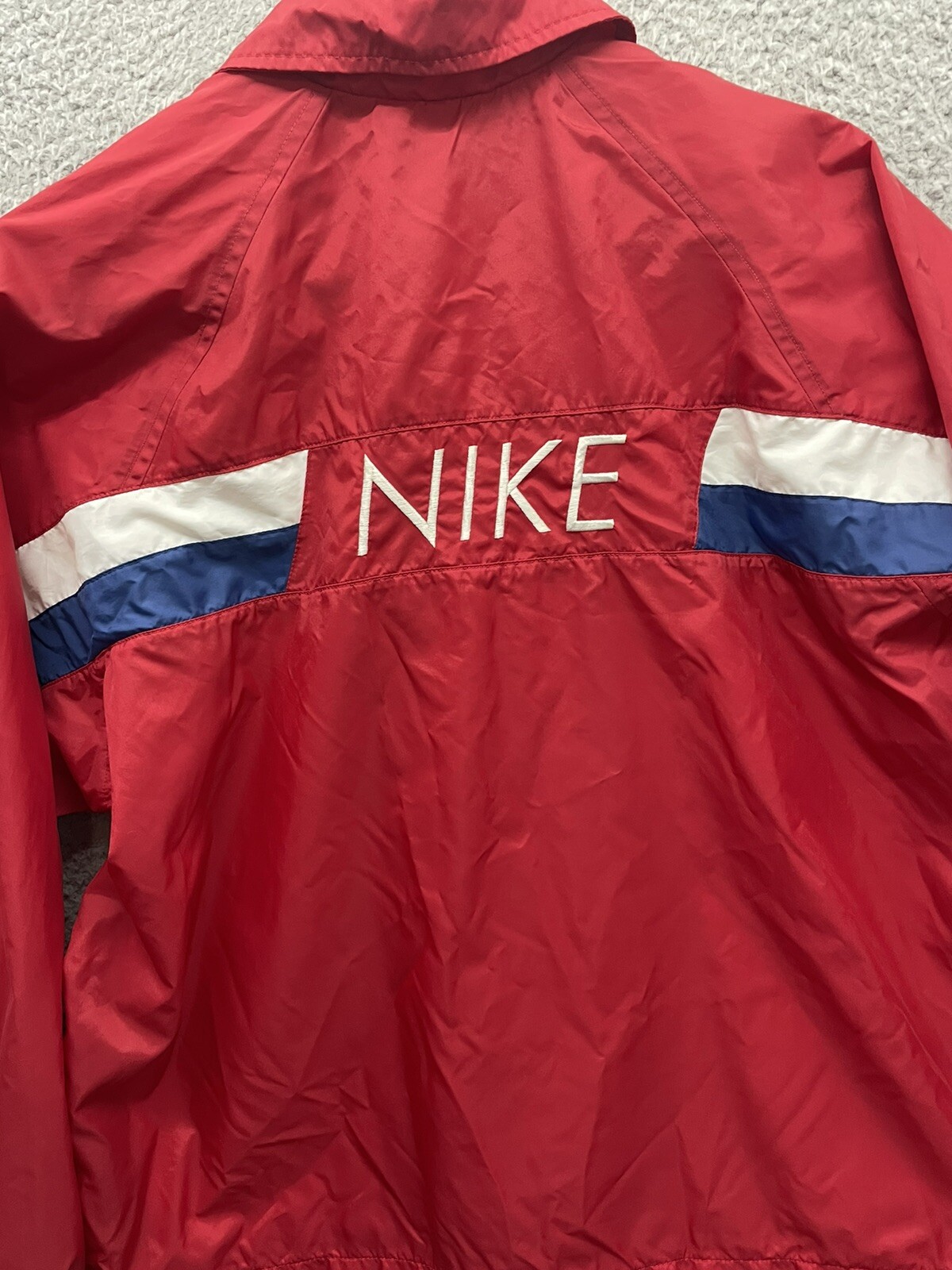SACAI X NIKE ? Vintage • Giacca a vento Nike nylon full zip Swoosh • Rosso e Bianco • Taglia M