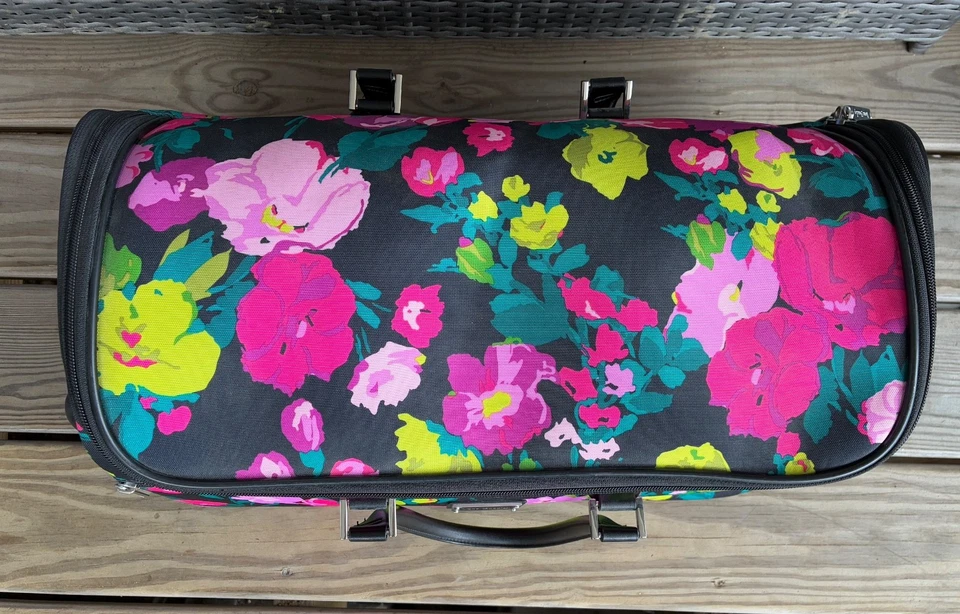 Vera Bradley HILO MEADOW Bolsa de Lona Rodante 20" Bolso de Mano Equipaje de Mano RETIRADO Foto 3 de 4
