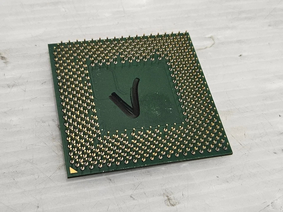 AMD Mobile Athlon XP-M 2200+, 1.8GHz, AXMH2200FQQ3C, Thoroughbred, Socket A - Image 2 of 2