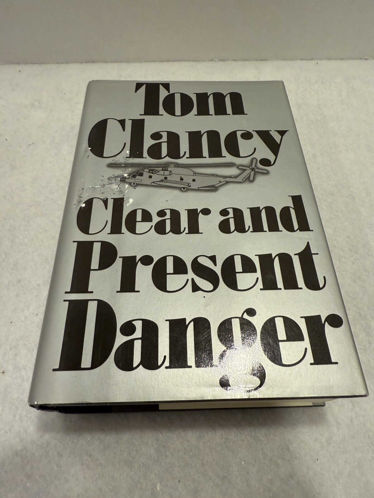 Vintage 1989 Clear And Present Danger Tom Clancy HC DJ 1st Edition GUC