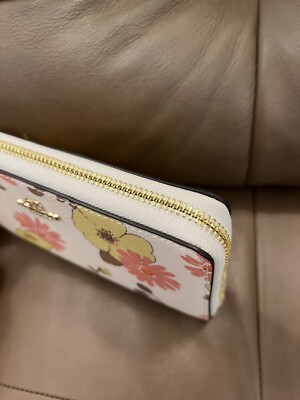 小物 Coach Floral Signature Zip Around Wallet NWT Coach Floral Zip Around Wallet For Cards Coins And Cash