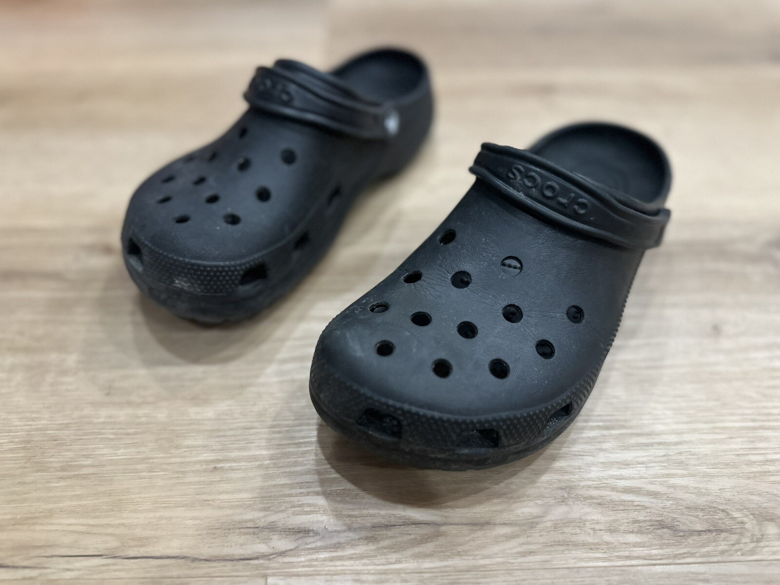 Crocs Classic Unisex Classic Clogs - Black - M10W12