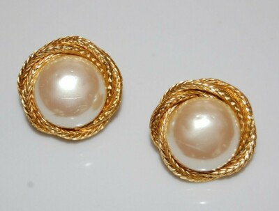 FRANKLIN MINT VTG JACKIE KENNEDY FAUX MABE PEARL CABOCHON GOLDEN CLIP  EARRINGS