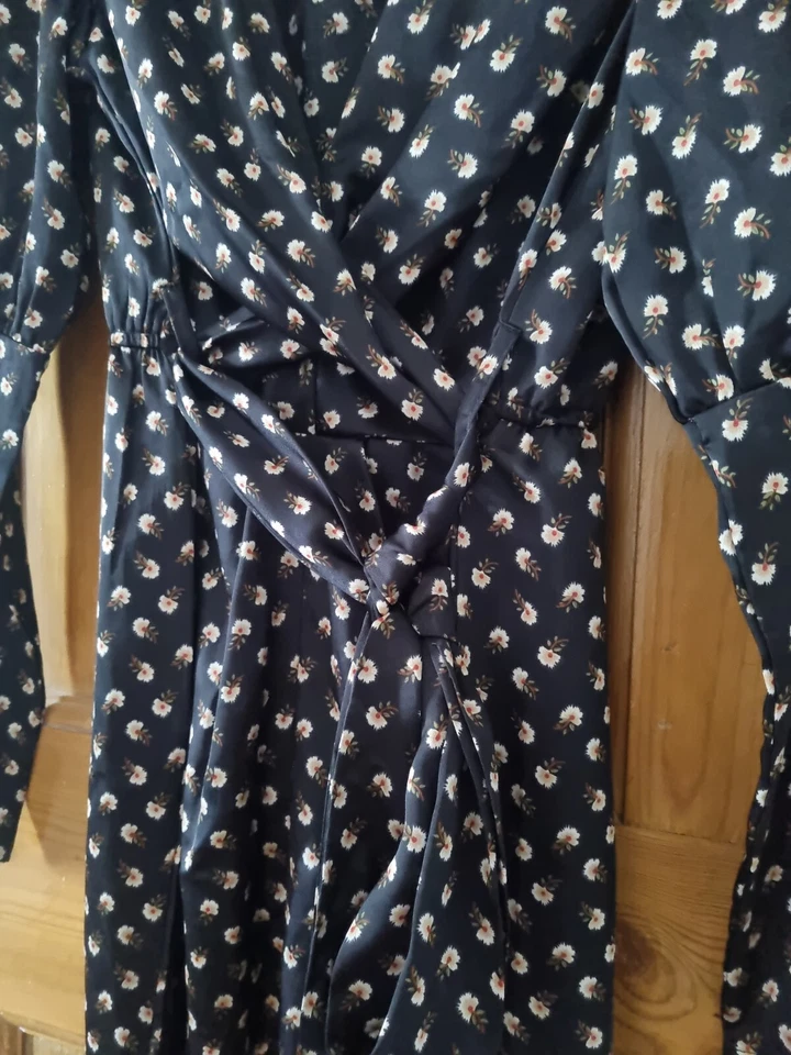 Pretty Darling Floral Dress Size 12 - Image 4 of 4