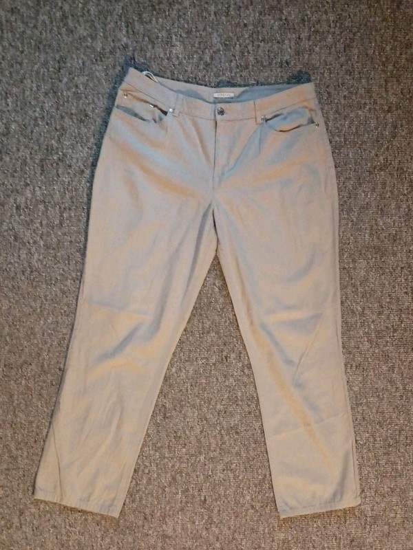 Jones New York Sport Jeans 14 Beige Stretch Flat Front High Rise Straight Leg