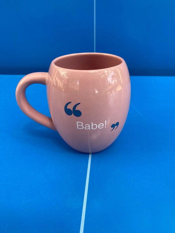 MUG Tasse Daisy , Donald Duck Disney Store DISNEYLAND PARIS Rose Comme neuve - Photo 2/4