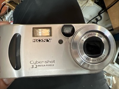 Sony Cyber shot DSC-P71 3.2MP Digital Camera - untested