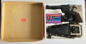 Nintendo Famicom (Japanese NES) LIGHT GUN (in Wild Gunman box) + HOGAN'S ALLEY