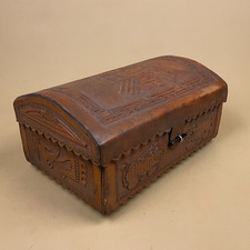 Antike Orientalische Leder Rechteckige Truhe Aufbewahrungsbox Relief Muster Holz