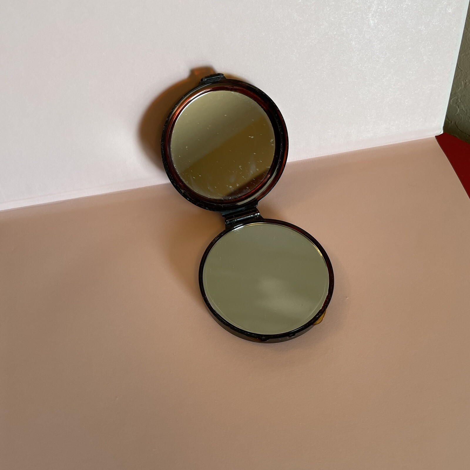 Vintage 70s Big Eyes Magic Focus Magnifying Mirror Compact Purse Size