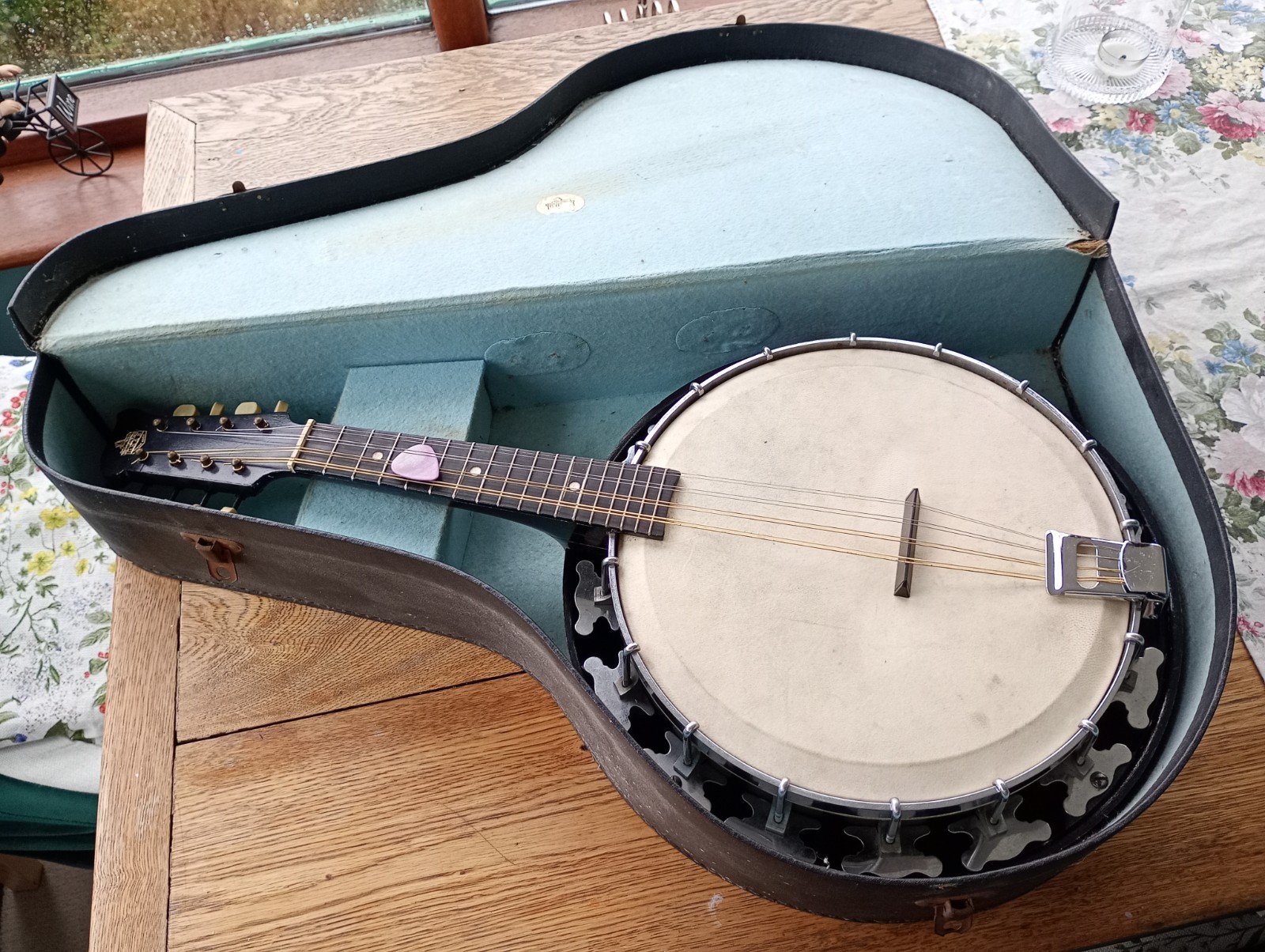 CASED VINTAGE BANJO-MANDOLIN by GH&S incl spare strings, pick, sheet music and c