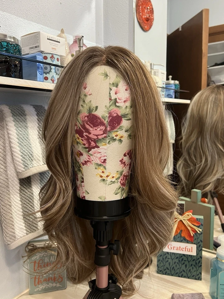 Peluca estilo IMS NUEVA SIN ETIQUETAS. Frontal de encaje de separación libre Foto 2 de 4