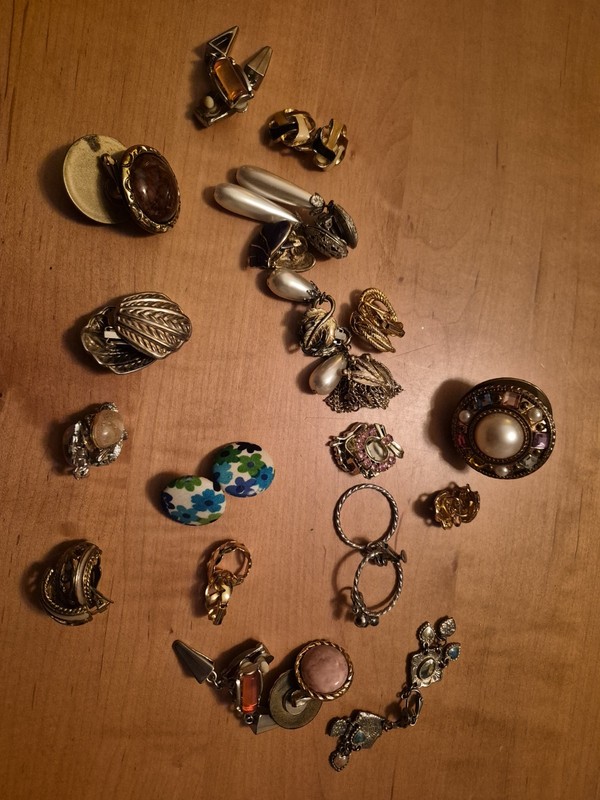 Clip-On Earrings . Vintage Costume Jewelry.