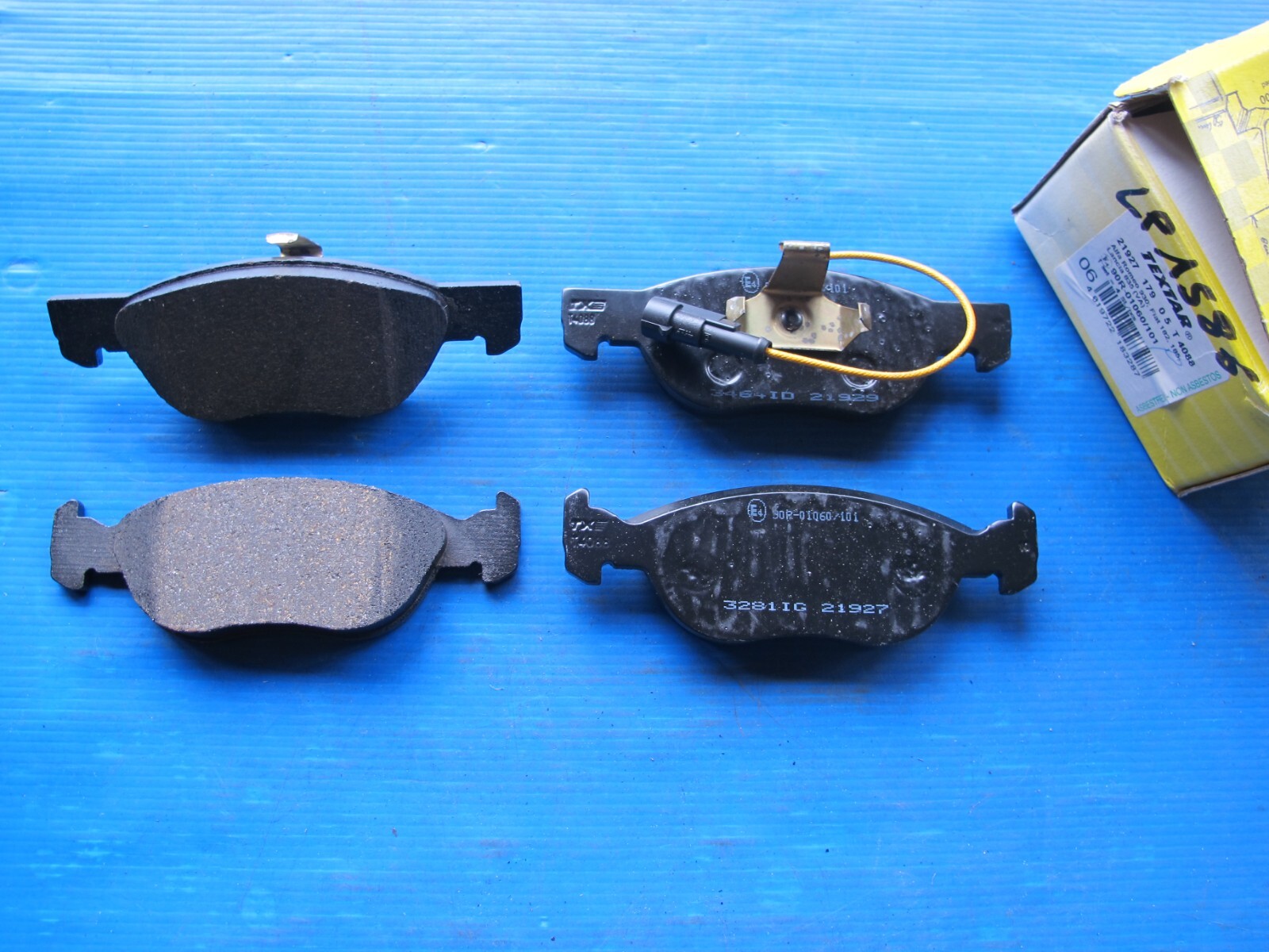 Plaquettes de freins avant Textar compatibles Alfa 146 et Fiat Barchetta