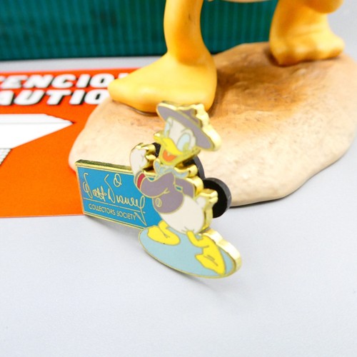 Disney Donald Duck Happy Camper Boxed Collectors Kit + COA Photos Badge Perfect - Picture 6 of 17