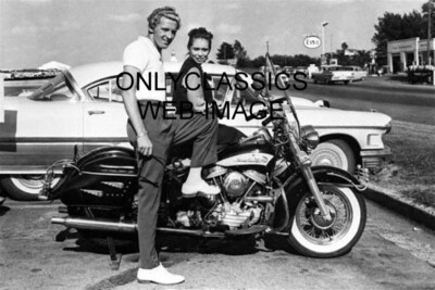 JERRY LEE LEWIS WITH CHILD BRIDE HARLEY DAVIDSON MOTORCYCLE PHOTO ELECTRA GLIDE