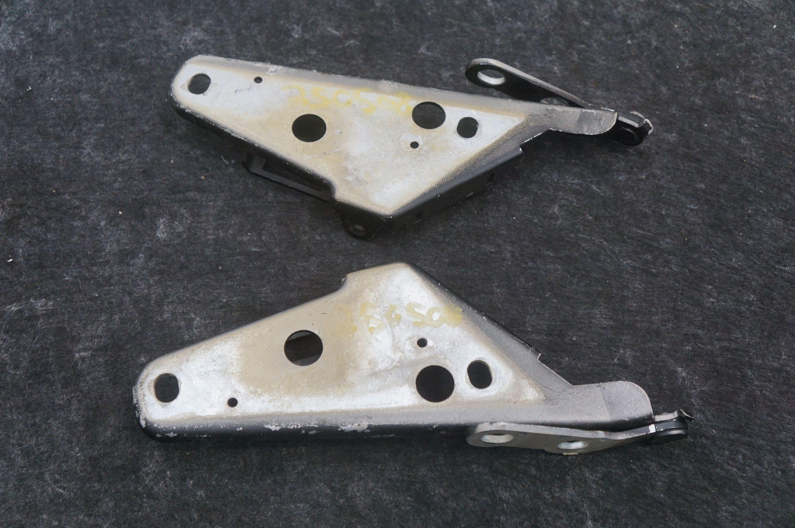 Set 2 Front Left & Right Hood Hinge OEM 80945700 Ferrari F430 Spider 2005-2009