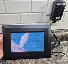 Sungale 7" Digital Photo Frame  Hi-Resolution Christmas Gift Picture Frame