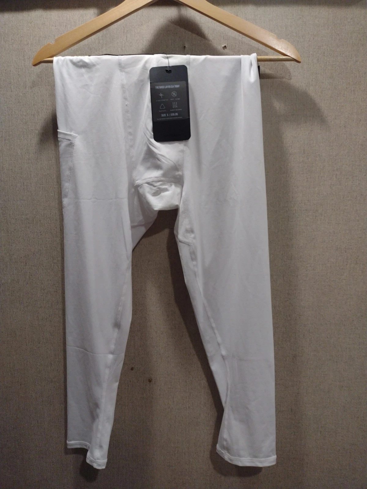 Fabletics The Base Layer 3/4 Tights NWT Small White Pocket