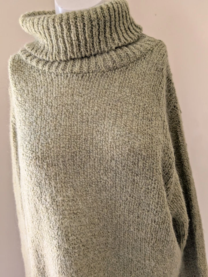Suéter De Colección Fuzzy Cottage Core Pequeño Verde Cuello Alto Oficina Tejido De Gran Tamaño Foto 3 de 4