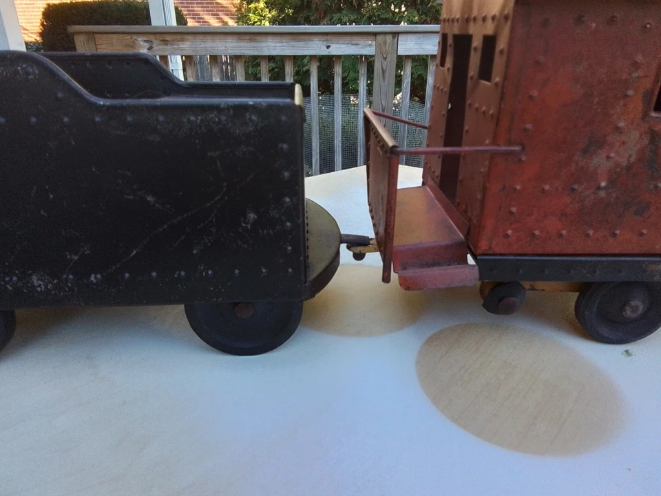 Pressed Steel Toy Cor-Cor Plus Train Cars. Look! - Image 3 of 4