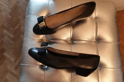 SALVATORE FERRAGAMO Escarpins Décolletés Noeud CUIR Noir Taille 7C 37,5 FR TBE - Photo 1/4