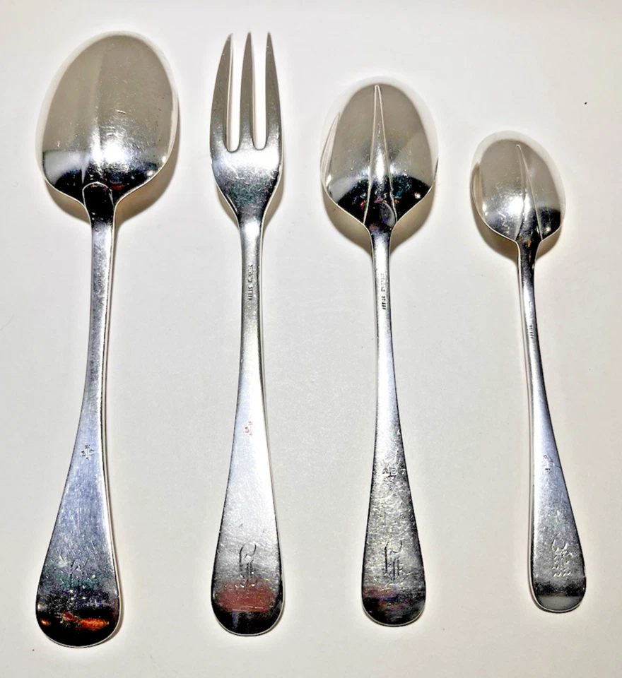 Juego de 4 cubiertos de plata esterlina STIEFF Queen Ann Williamsburg 221,5 gr con mono Foto 3 de 4