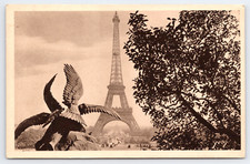 Vtg Postcard Tour Eiffel Tower Paris en Flanant France Statue Tree by Yvon