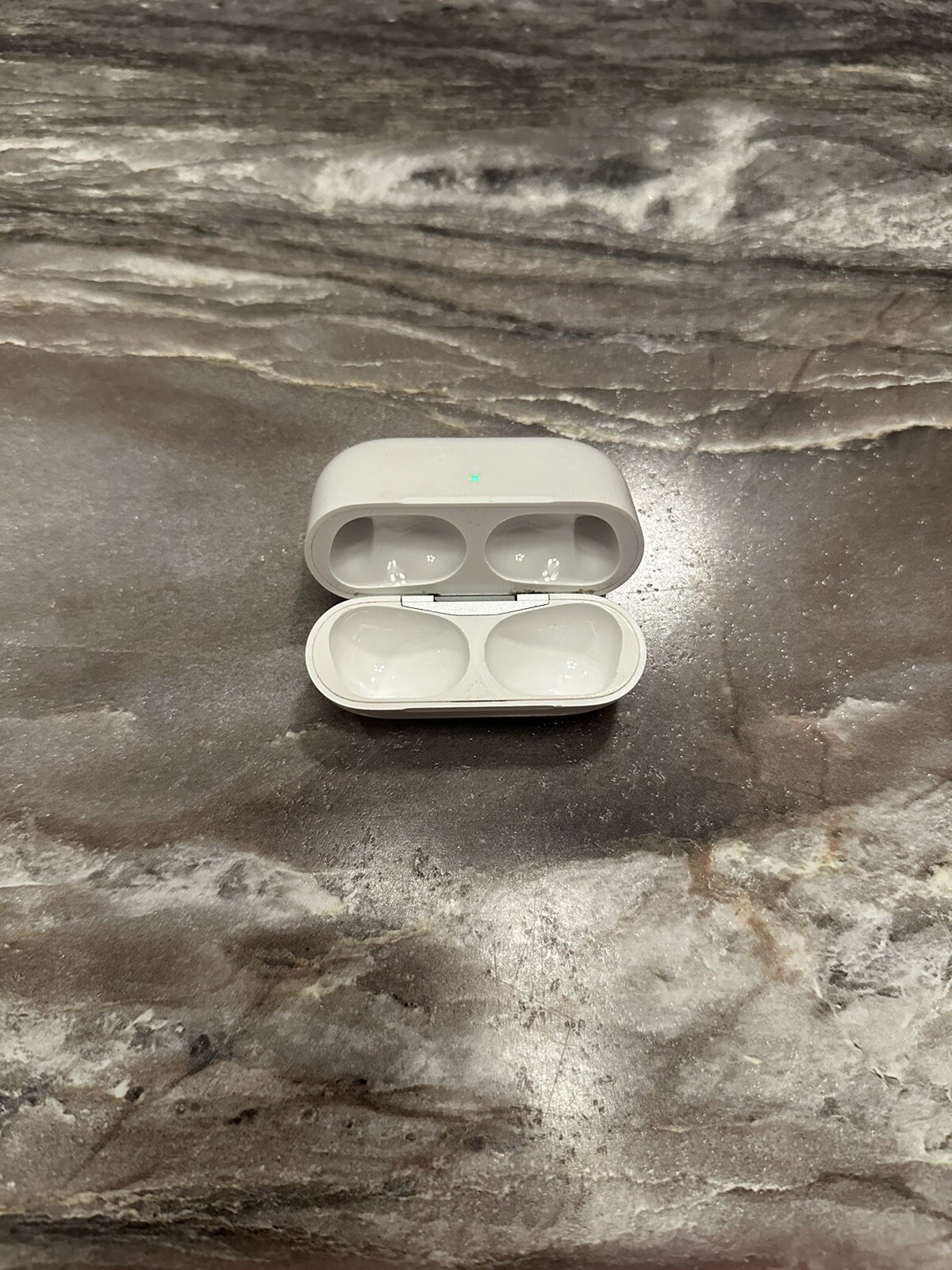 Apple AirPods Pro with Wireless Charging Case in White-image