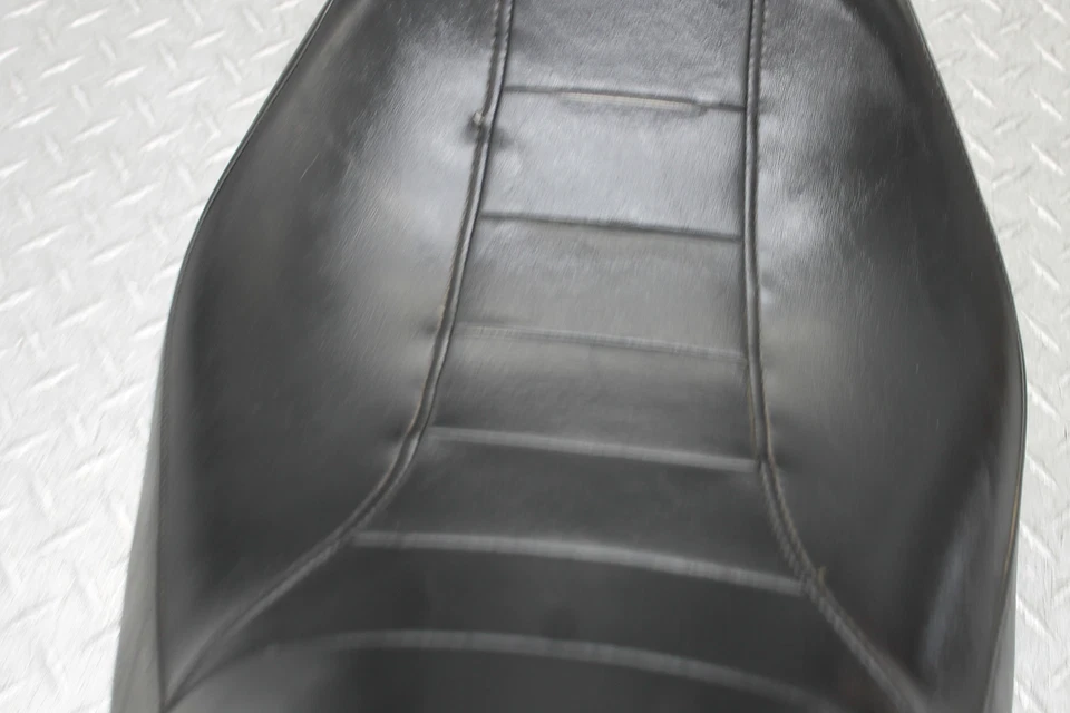 Harley-Davidson Dyna Super Glide Custom FXDC 2011 asiento delantero del conductor Foto 4 de 4