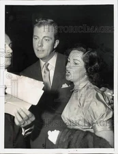 1955 Press Photo William Lundigan and his wife Rena attend a party in Hollywood