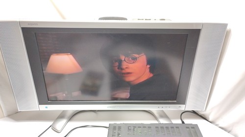 SHARP AQUOS LCD 26" TV 📺 LC-32DA5U w/REMOTE HDMI A/V JACKS RETRO GAMING TESTED - Picture 3 of 24