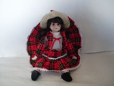 POUPÉE DE COLLECTION   CORPS MOU,TÊTE,  MAINS , ET PIEDS EN PORCELAINE